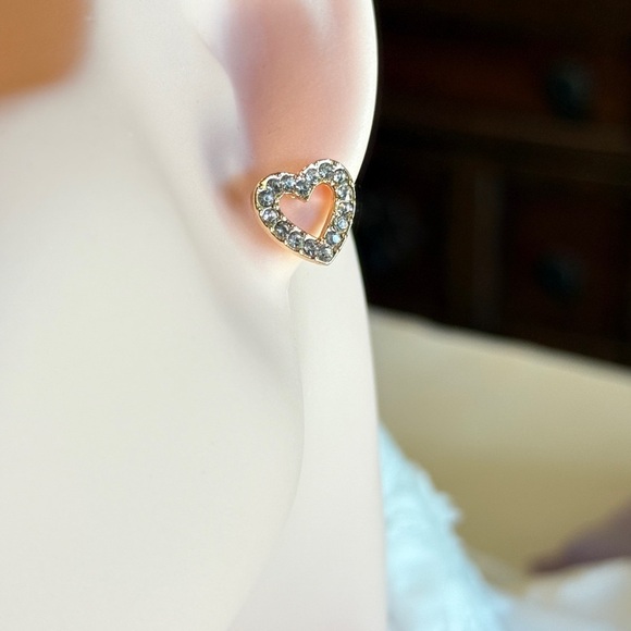 ⚜️ Elegant Cute Gold Tone Heart Earrings with Zirconia - Picture 4 of 6